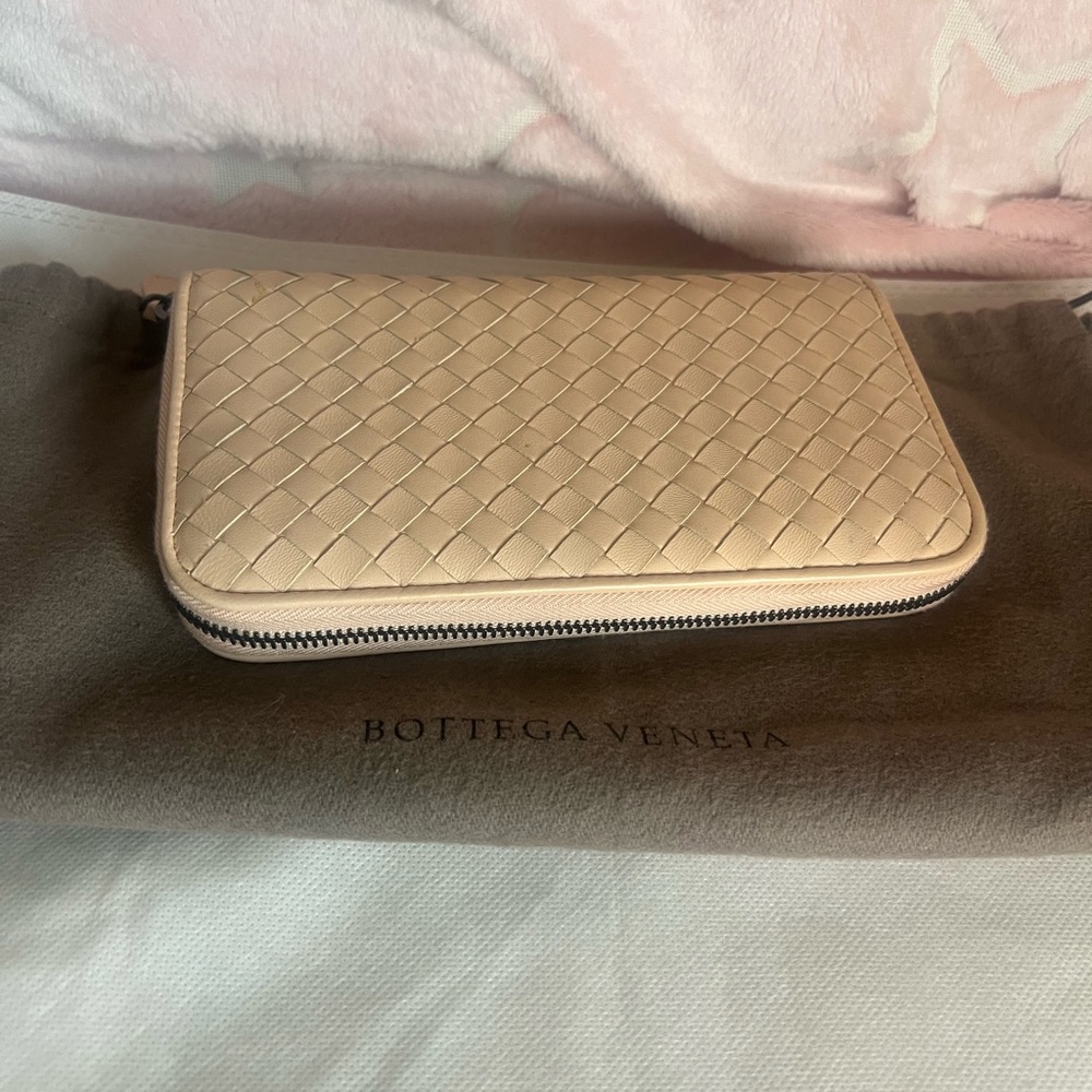 Bottega Veneta Nappa Intrecciato Zip Around wallet. - Picture 2 of 16